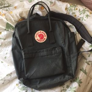 Fjallraven Kanken Classic Forest Green Backpack